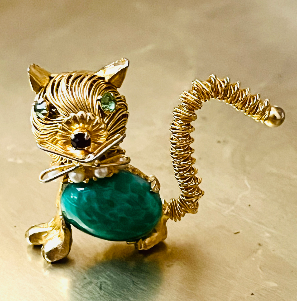 Spaghetti Wire Kitty Brooch