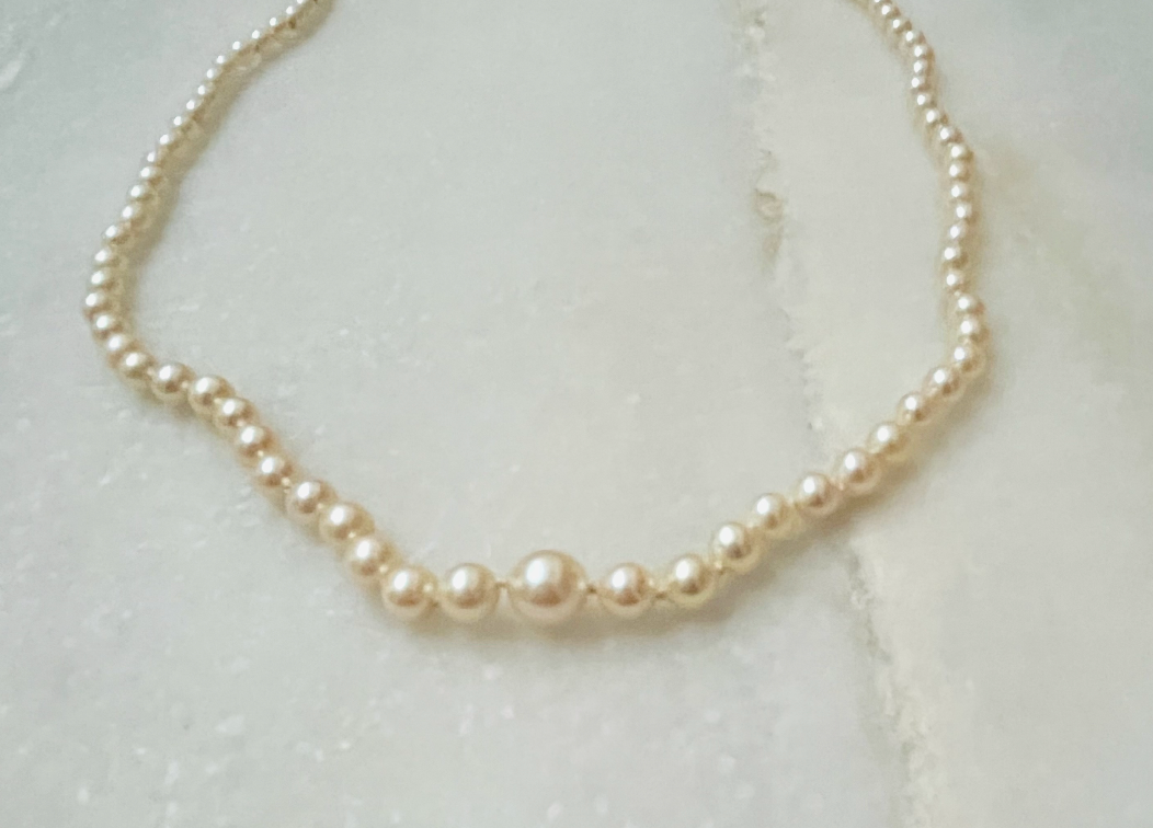 Graduated Pearl Necklace With 10K White Gold Clasp