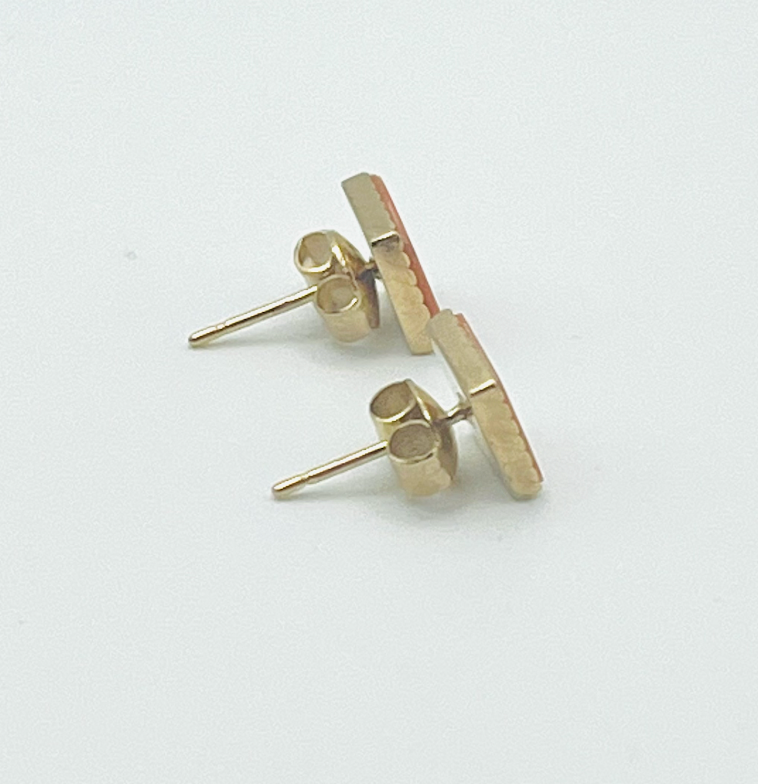 14K Scalloped Setting Coral Earrings